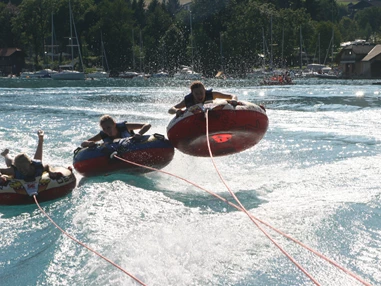 Ausflugsziel: Egal ob Tubing, Wasserski, Wakeboard oder Sombrero, bei uns kommt JEDE Wasserratte auf ihre Kosten! - Yachtschule Koller