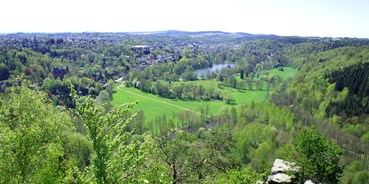Ausflug mit Kindern - Alter der Kinder: 6 bis 10 Jahre - Hirschfeld (Zwickau) - Aussichtspunkt Weißes Kreuz mit Blick zum Park - Ringweg um Greiz