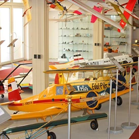 Ausflugsziel: Ausstellung von Modelsportflugzeugen, dessen Miniaturen, Wertegang des Vereins und Freizeitaktivitäten im Flugmodelsport - Modellbau- und Technikmuseum