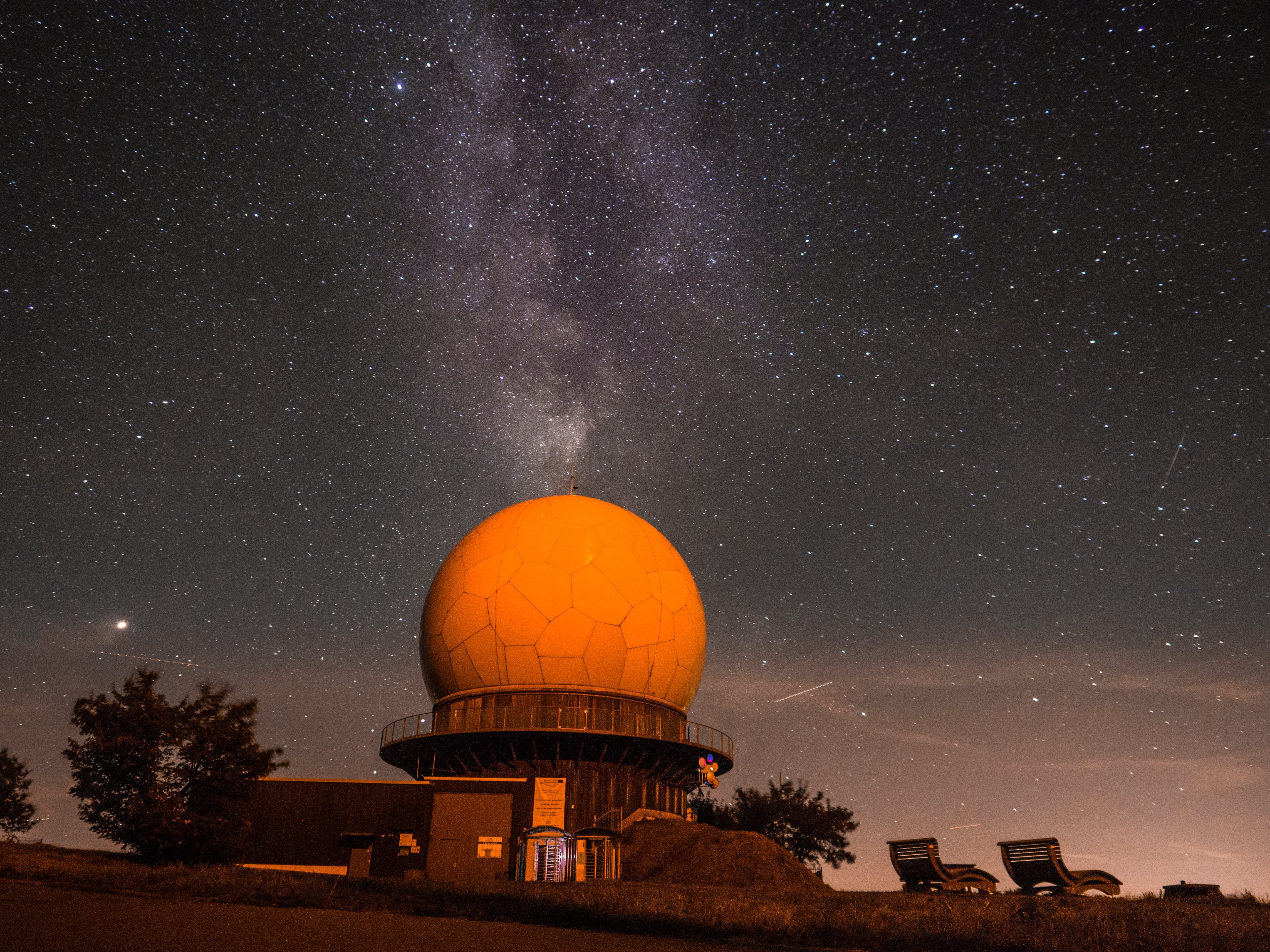 Ausflugsziel: Milchstraße über dem Radom 
 - Sternenpark Rhön