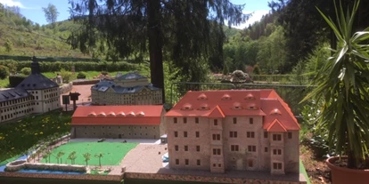 Ausflug mit Kindern - Wickeltisch - Modell der Wasserburg Heldrungen - Freizeit- und Miniaturenpark mini-a-thür