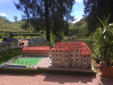 Ausflugsziel: Modell der Wasserburg Heldrungen - Freizeit- und Miniaturenpark mini-a-thür
