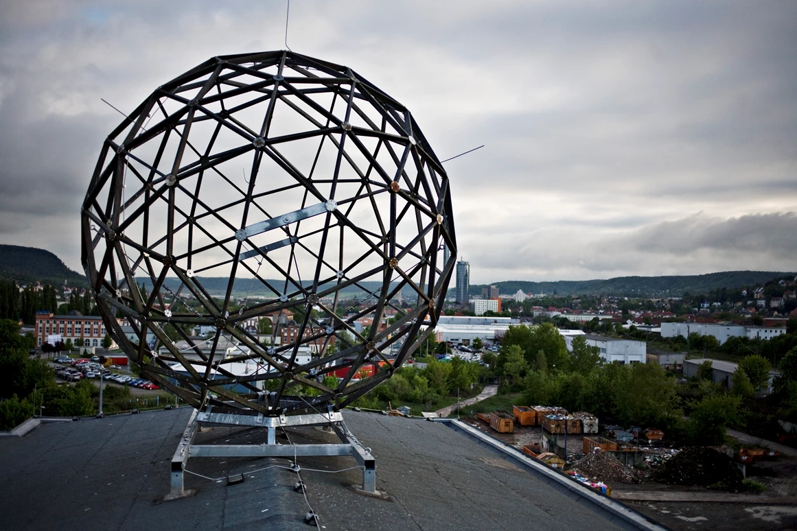 Ausflugsziel: Unsere Kugel auf dem Dach. Schon von weitem zu sehen. - Imaginata Jena