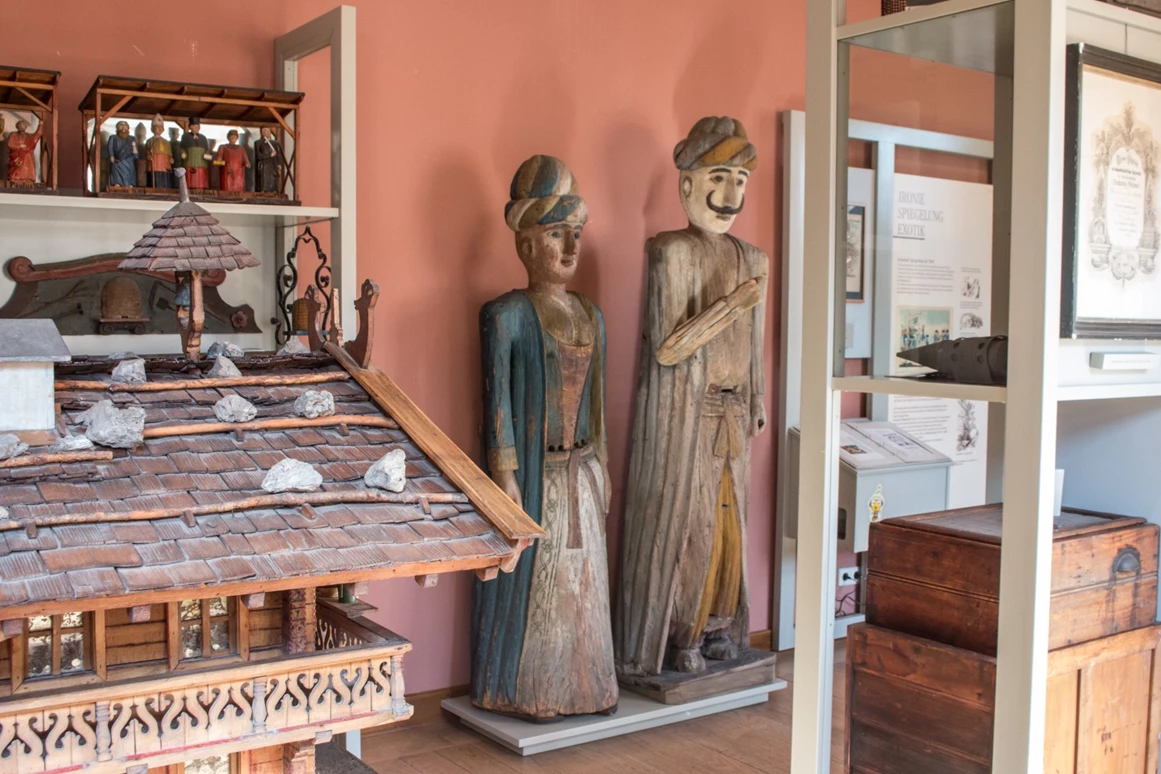 Ausflugsziel: Ausstellung - Historie der Imkerei - größte Sammlung Figurenbeuten weltweit - Deutsches Bienenmuseum