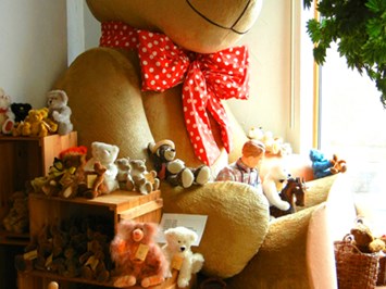 Deutsches Teddybären Museum Highlights beim Ausflugsziel Der größte Teddybär der Welt