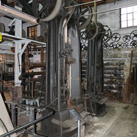 Ausflugsziel: Unser größter Brettfallhammer mit ca. 16 Tonnen Gesamtgewicht - Technisches Museum Gesenkschmiede