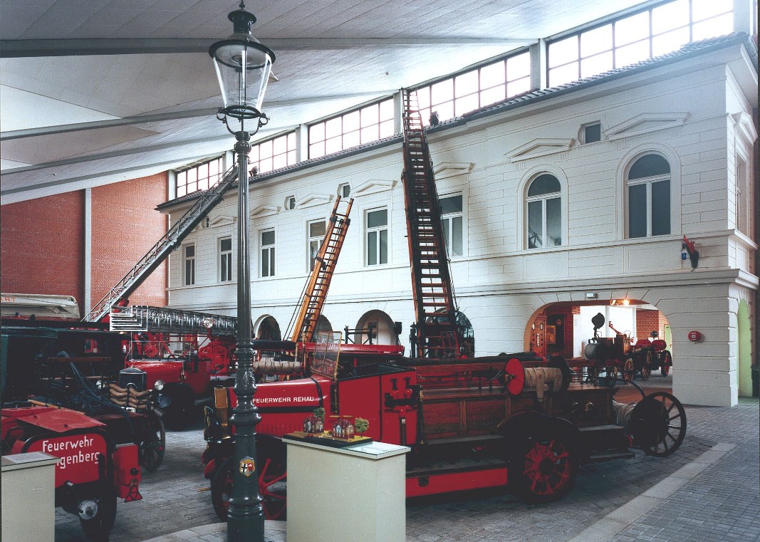Ausflugsziel: Halle 2 mit gründerzeitlicher Hausfassade - Deutsches Feuerwehr-Museum Fulda