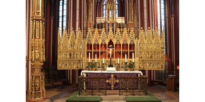 Reis met kinderen - Güstrow - Ältester Flügelaltar der Kunstgeschichte (um 1300) - Münster Bad Doberan