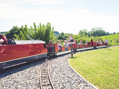Ausflugsziel: Obralino-Minibahn - OBRA-Kinderland