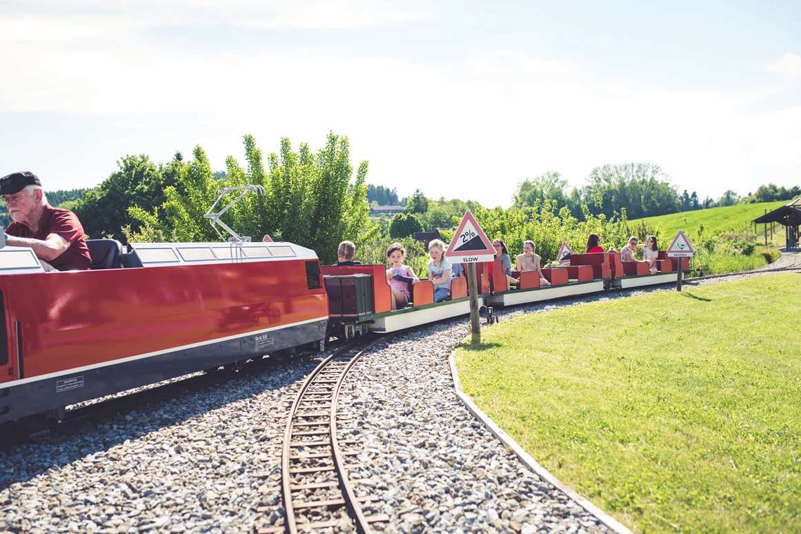 Ausflugsziel: Obralino-Minibahn - OBRA-Kinderland
