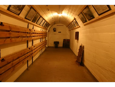 Ausflugsziel: Blick in eine der vier Röhren. - Bunkermuseum Hamburg