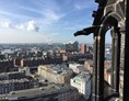 Ausflugsziel: Blick vom Turm zum Hafen und zur Elbphilharmonie - Mahnmal St. Nikolai