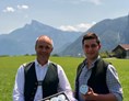 Ausflugsziel: Johann Strobl mit Sohn Simon  - Bio-Aubauernhof