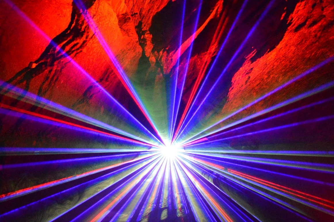 Ausflugsziel: Highlight in jeder Führung ist eine tolle Lasrshow  - Drachenhöhle Syrau