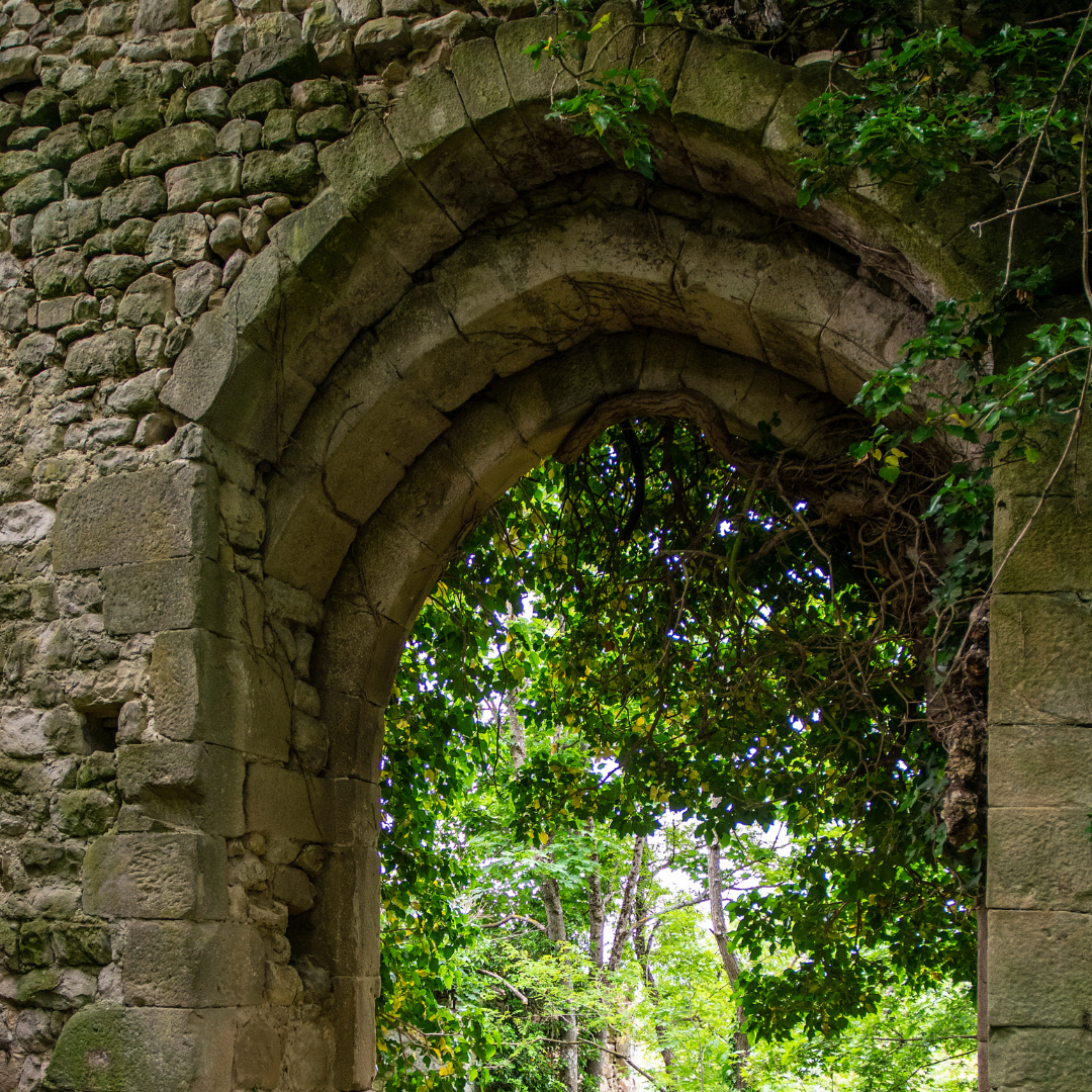 Viaggio con bambini - Alter der Kinder: 2 bis 4 Jahre - Gevelsberg - Symbolbild für Ausflugsziel Burgruine Neuenberg. Keine korrekte oder ähnlich Darstellung! - Burgruine Neuenberg
