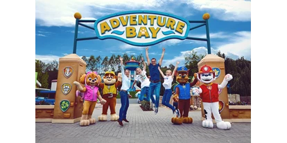 Ausflug mit Kindern - Wickeltisch -  PAW Patrol-Bereich "Adventure Bay" im Movie Park Germany:
© 2021 Spin Master. Alle Rechte vorbehalten. - Movie Park Germany