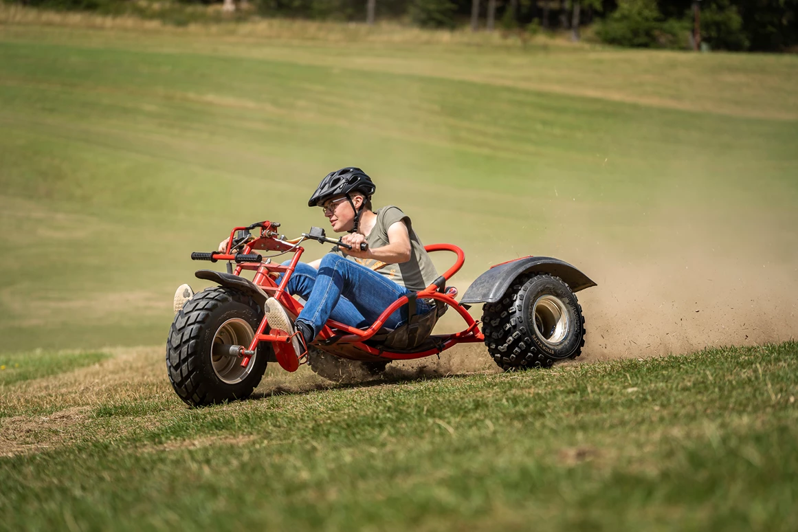 Ausflugsziel: Bullracer Action - Hellermanns Hütte im Ski- und Freizeitgebiet Hohe Lied