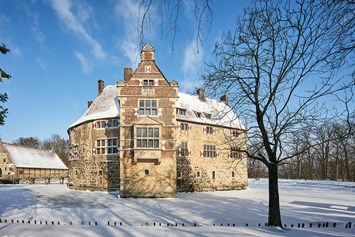Ausflugsziel: Auch im Winter einen Besuch wert - Burg Vischering im Schnee - Burg Vischering