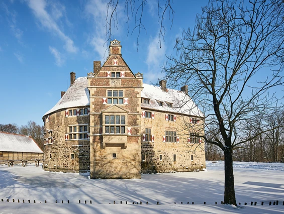 Ausflugsziel: Auch im Winter einen Besuch wert - Burg Vischering im Schnee - Burg Vischering