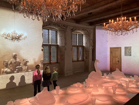 Ausflugsziel: Der Rittersaal erwacht zum Leben dank einer Multimediainstallation - Burg Vischering