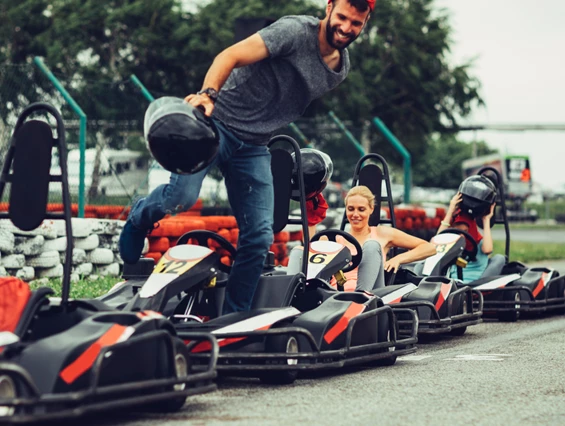 Ausflugsziel: Symbolbild für Ausflugsziel Indoor Kartbahn Werther. Keine korrekte oder ähnlich Darstellung! - Indoor Kartbahn Werther