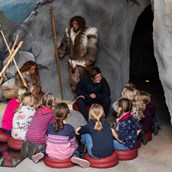 Ausflugsziel - In der Höhle erfahren die Besucher, wie die Menschen in der Steinzeit im Sauerland gelebt haben - Sauerland-Museum