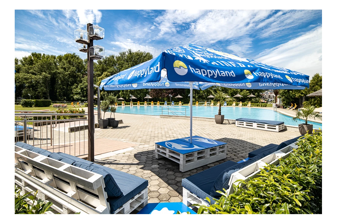 Ausflugsziel: Pool-Lounge im Freibad - Happyland