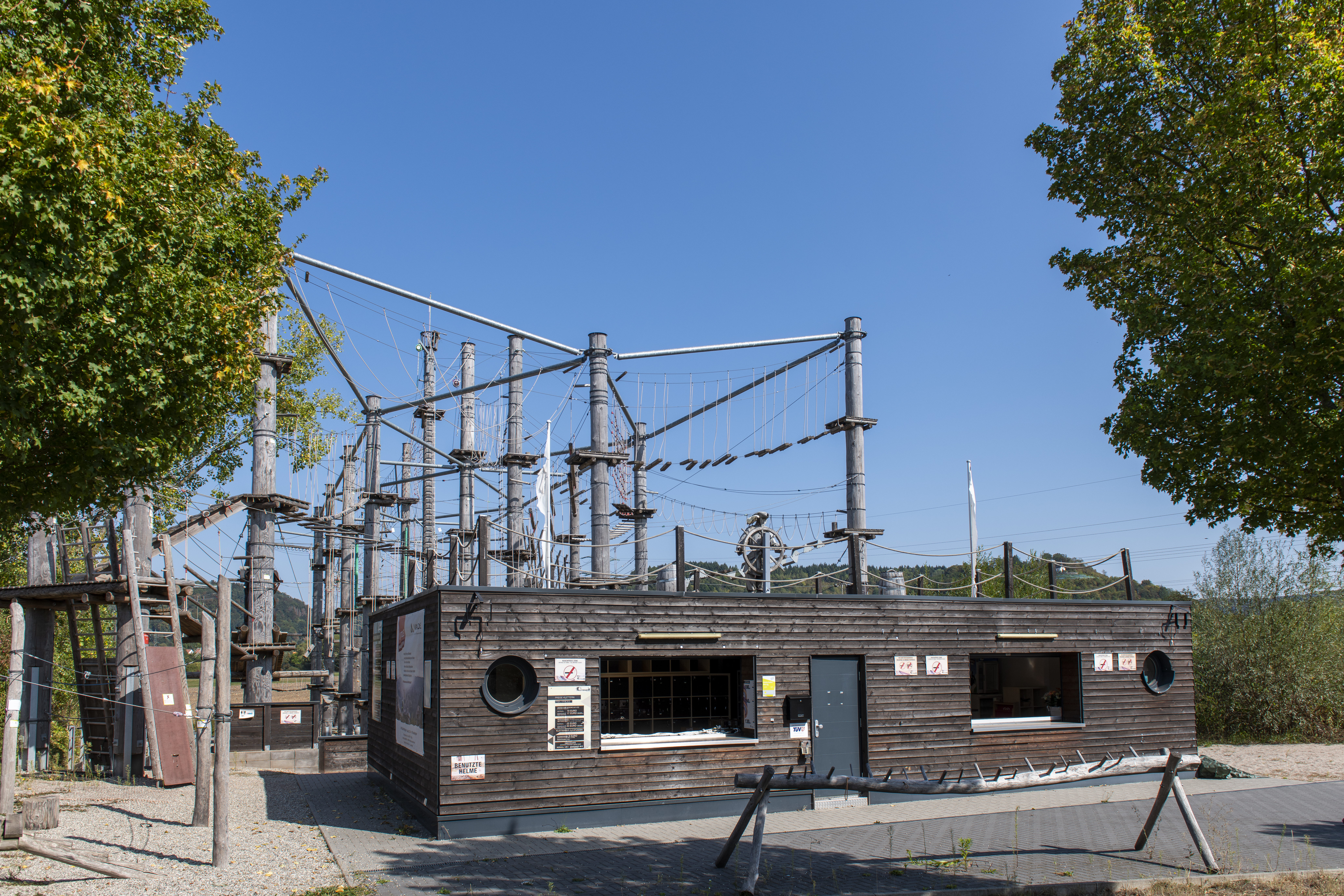 Reis met kinderen - Witterung: Schönwetter - Bistro und Einweisungsbereich - Kletterhafen Merzig