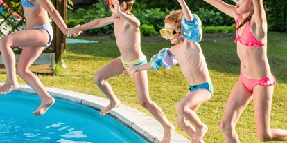 Reis met kinderen - Kaiserslautern (Landkreis Kaiserslautern, Kaiserslautern, kreisfreie Stadt) - Symbolbild für Ausflugsziel Freibad Walsheim (Saarland). - Freibad Walsheim
