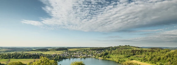 Urlaub: Schalkenmehrener Maar in der Eifel - Eifel Tourismus