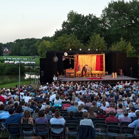 Ausflugsziel: »Shakespeare im Park« - alljährliches Open Air Theaterfestival der bremer shakespeare company im Bremer Bürgerpark. Foto: Marianne Menke - bremer shakespeare company