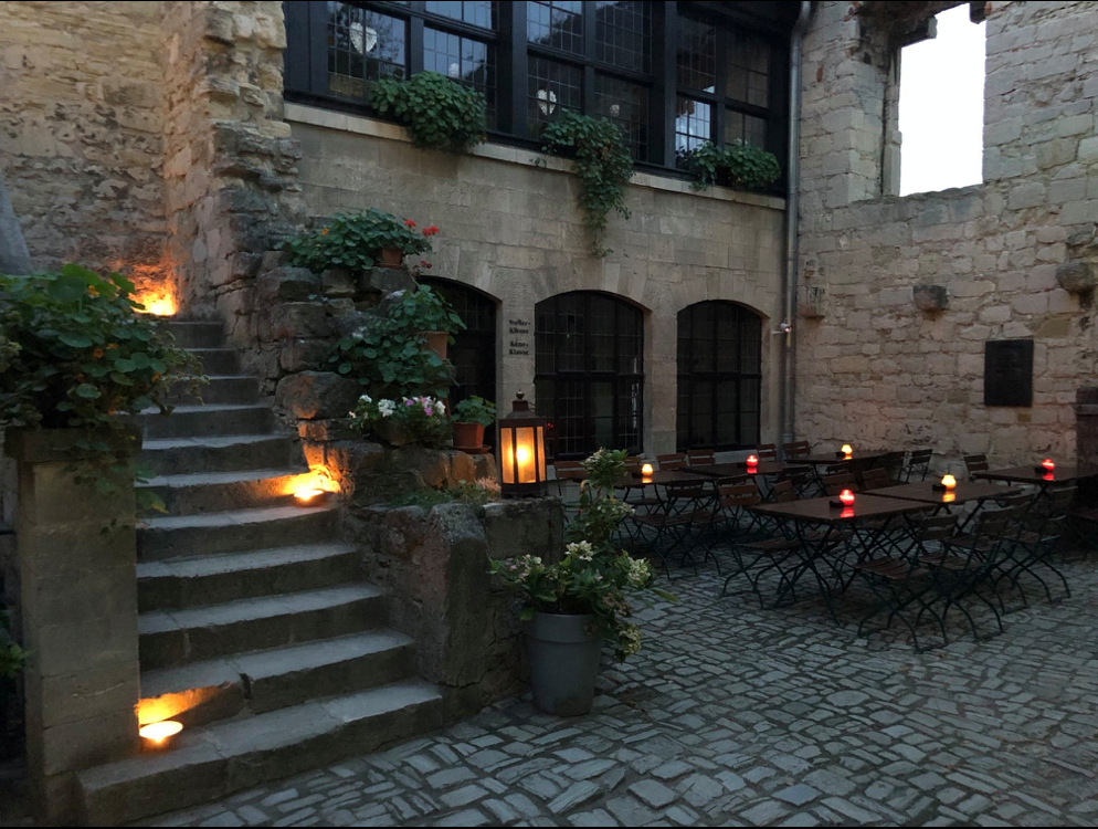 Burgrestaurant Rudelsburg Highlights beim Ausflugsziel Sommernachtskino im Burghof