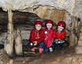 Ausflugsziel: Kinder in der Märchenhalle - Ötscher Tropfsteinhöhle