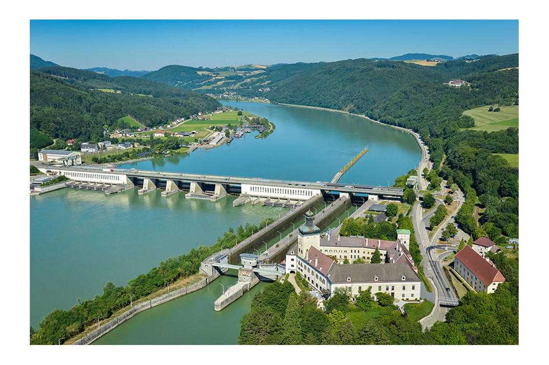 Ausflugsziel: Kraftwerk Ybbs-Persenbeug mit Schleuse & Schloss Persenbeug - Besucherkraftwerk Ybbs-Persenbeug