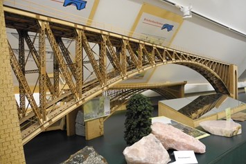 Ausflugsziel: Neben Brückenmodellen ist auch eine Mineraliensammlung zu bestaunen. - Österreichisches Brückenbaumuseum