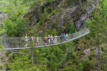 Ausflugsziel: die 50m lange Hängebrücke führt Dich in den "Alpinsteig durch die Höll"  - Alpinsteig durch die Höll - Wilde Wasser