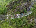 Ausflugsziel: die 50m lange Hängebrücke führt Dich in den "Alpinsteig durch die Höll"  - Alpinsteig durch die Höll - Wilde Wasser