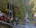 Ausflugsziel: der Steig setzt sich aus Stahltreppen und Aussichtsplattformen zusammen - Alpinsteig durch die Höll - Wilde Wasser