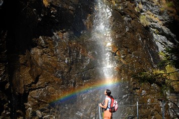 Ausflugsziel: Wasserfälle begleiten Dich durch die Klamm - Alpinsteig durch die Höll - Wilde Wasser