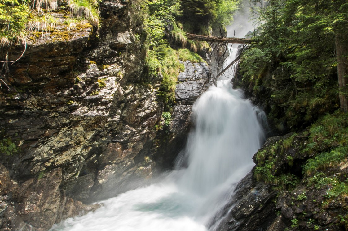 Ausflugsziel: das Rauschen des Wassers ist in der Klamm zu hören und zu spüren - Alpinsteig durch die Höll - Wilde Wasser