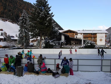 Ausflugsziel: Eislaufplatz Neustift-Dorf - Eislaufplatz Neustift