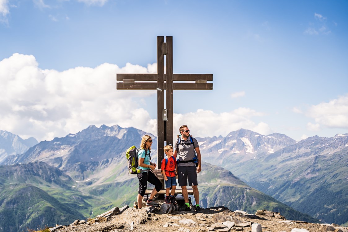 Ausflugsziel: Gipfelkreuz am Schareck auf 2.600m - Bergbahnen Heiligenblut – Schareck