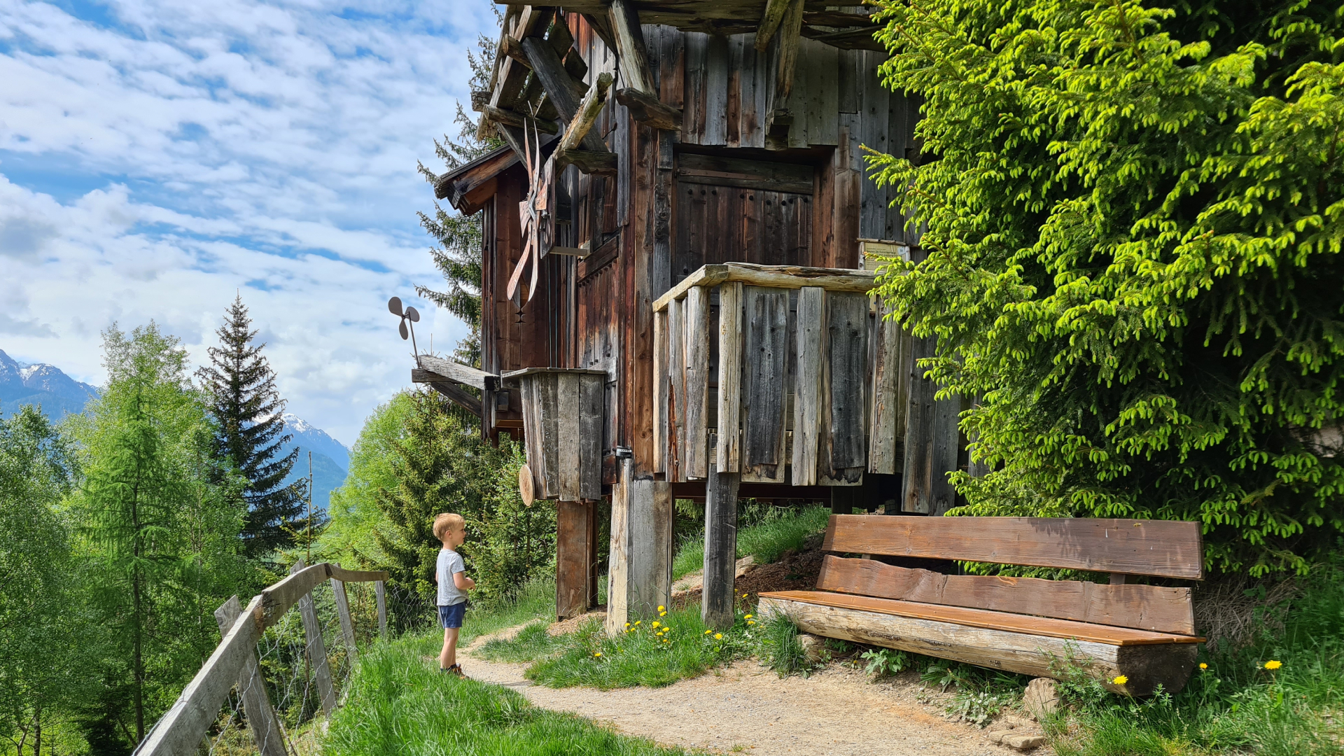 Ausflug mit Kindern - Themenschwerpunkt: Entdecken - Tirol - Forscherpfad in Ladis - Thomas Brezinas Abenteuerberge