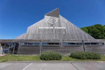 Ausflugsziel: Die 14 Meter hohe Bootshalle fällt durch ihre besondere Architektur auf - NAUTINEUM Stralsund