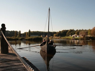 Ausflugsziel: Ruderfahrt mit dem Wikingerschiff "Ratatoskr" - Oldenburger Wallmuseum