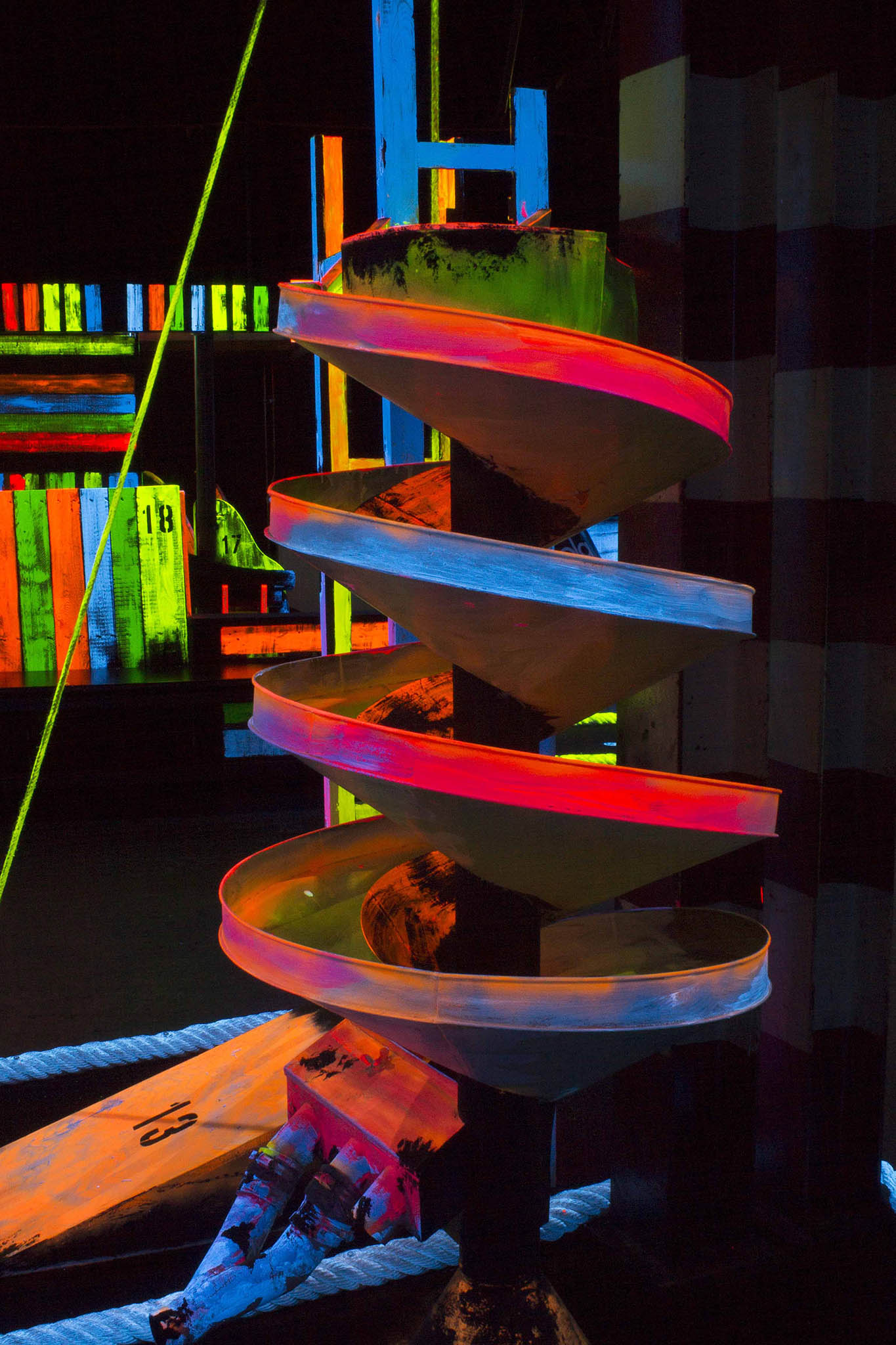 Ausflugsziel: SchwarzLichtHof GmbH Indoor*SchwarzLicht*Minigolf