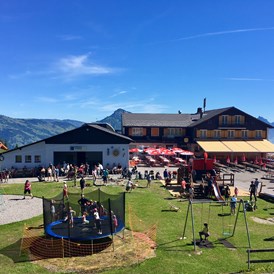 Ausflugsziel: Die Bergstation der Gondelbahn Emmetten-Stockhütte mit dem grossen Kinderspielplatz - Goldi-Familiensafari