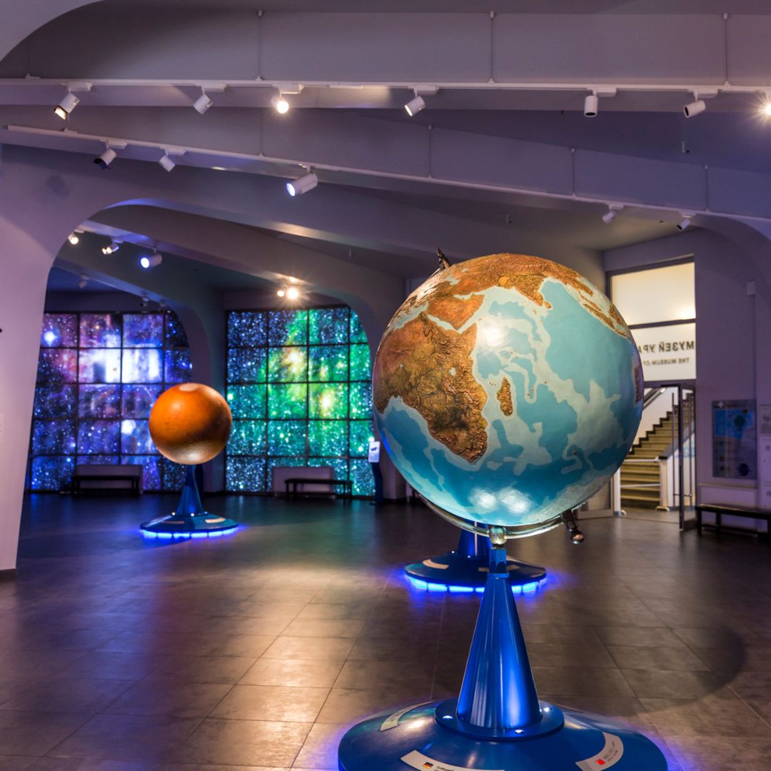 Reis met kinderen - Alter der Kinder: 4 bis 6 Jahre - Karinthië - Symbolbild für Ausflugsziel Planetarium Klagenfurt. Keine korrekte oder ähnlich Darstellung! - Planetarium Klagenfurt