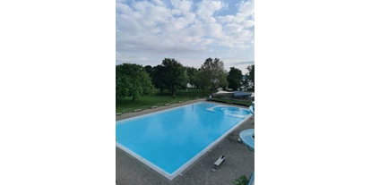 Trip with children - Illmensee - Nichtschwimmerbecken mit Attraktionen.  - Schwimmbad Hörnli Kreuzlingen