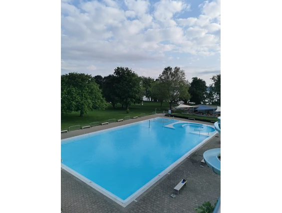 Ausflugsziel: Nichtschwimmerbecken mit Attraktionen.  - Schwimmbad Hörnli Kreuzlingen